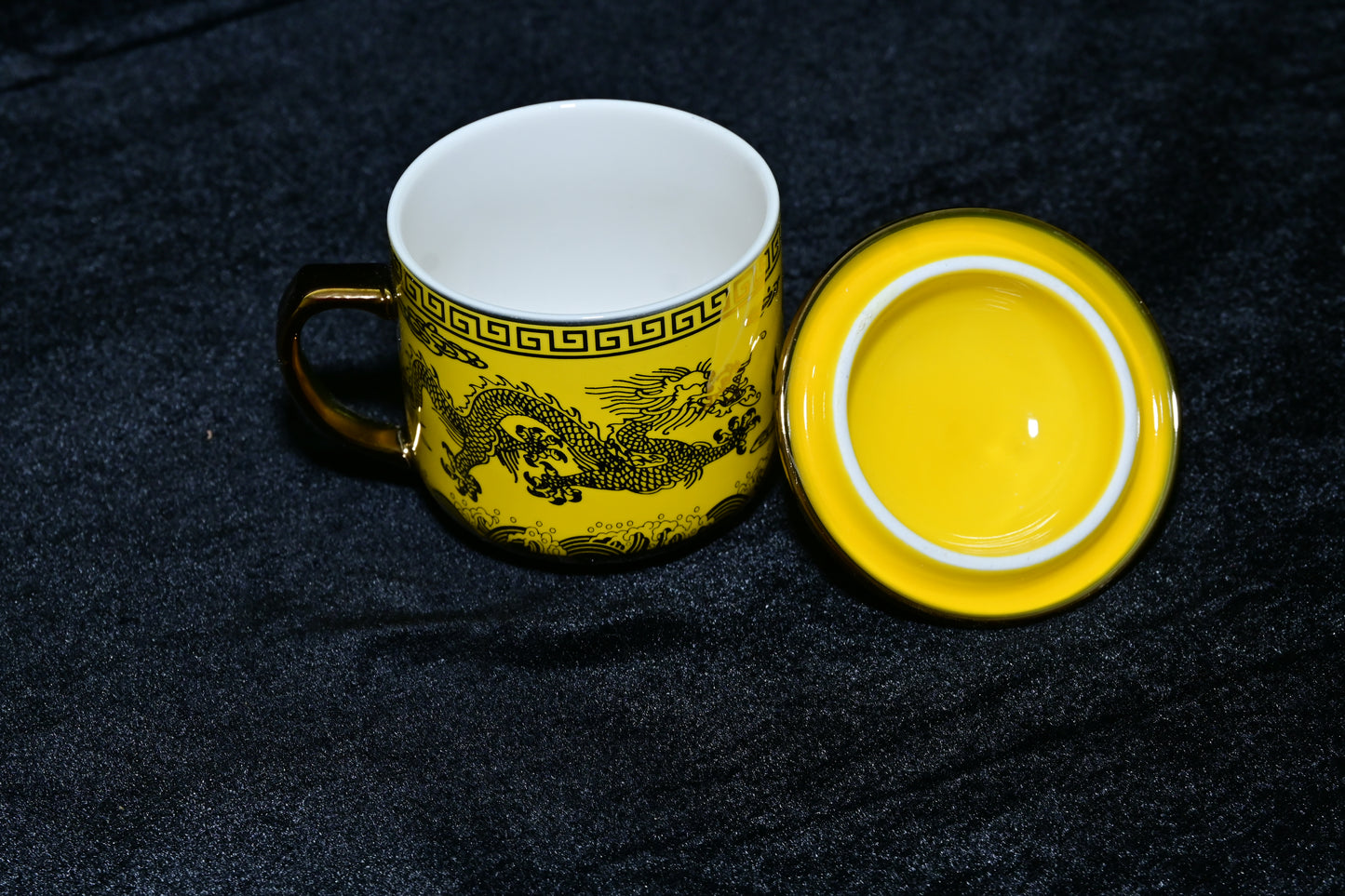 Dragon Design Ceramic Mug with Lid
