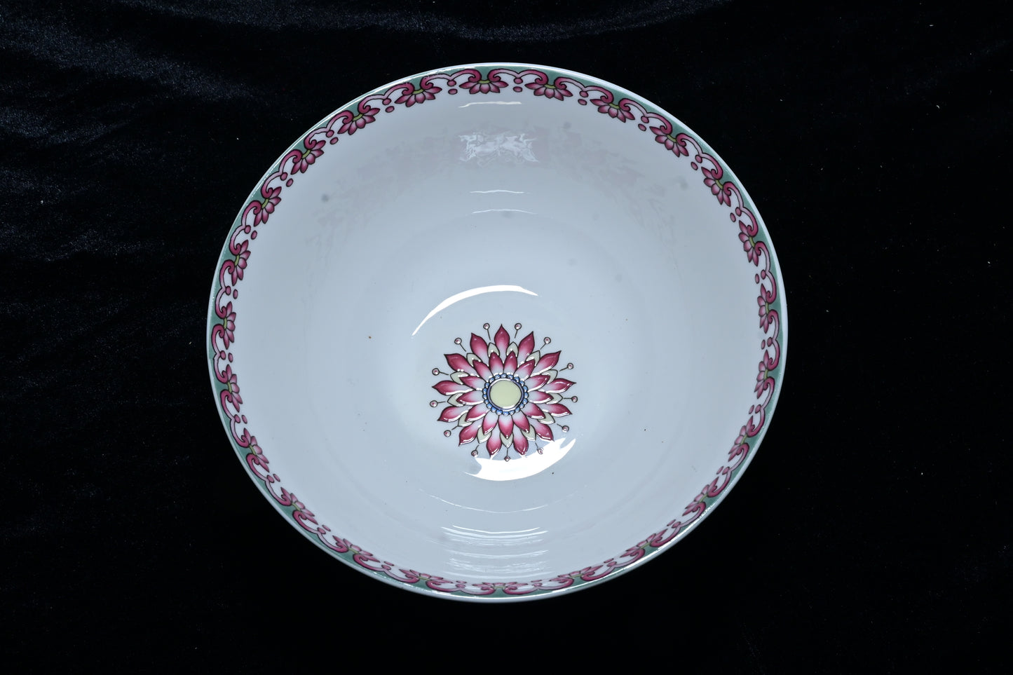Imperial Floral Porcelain Bowl – Vibrant Oriental Lotus Edition