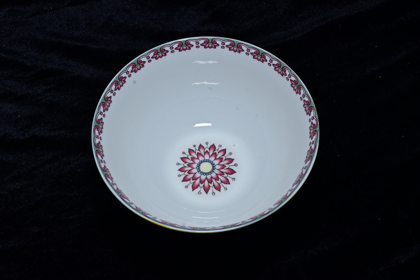 Imperial Floral Porcelain Bowl – Vibrant Oriental Lotus Edition