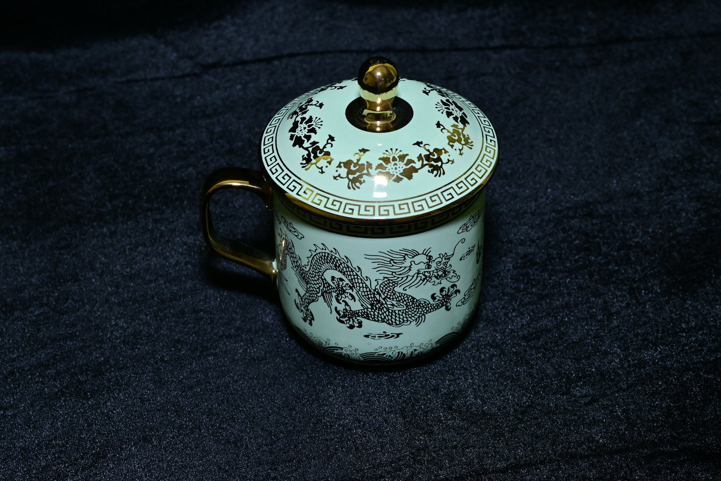 Dragon Design Ceramic Mug with Lid