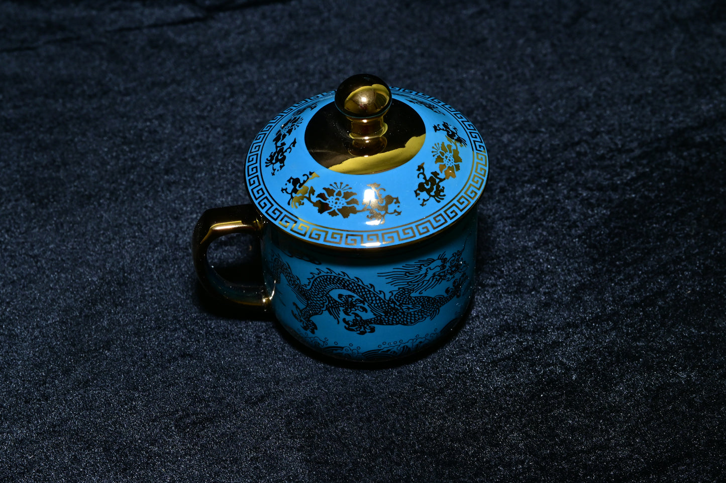 Dragon Design Ceramic Mug with Lid