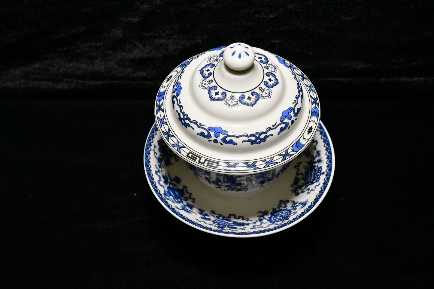 Traditional Ceramic Offering Bowl with Lid and Stand