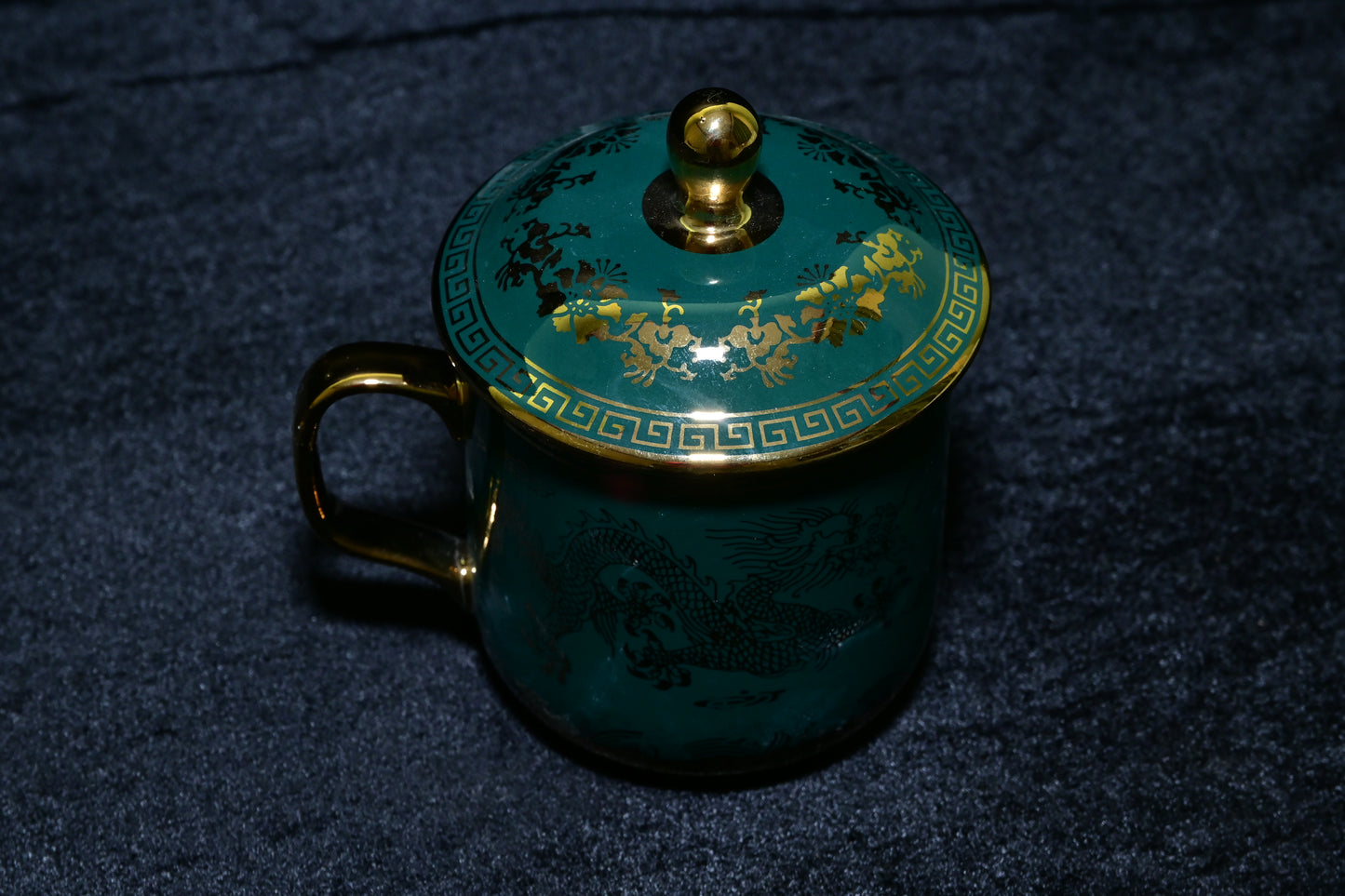 Dragon Design Ceramic Mug with Lid