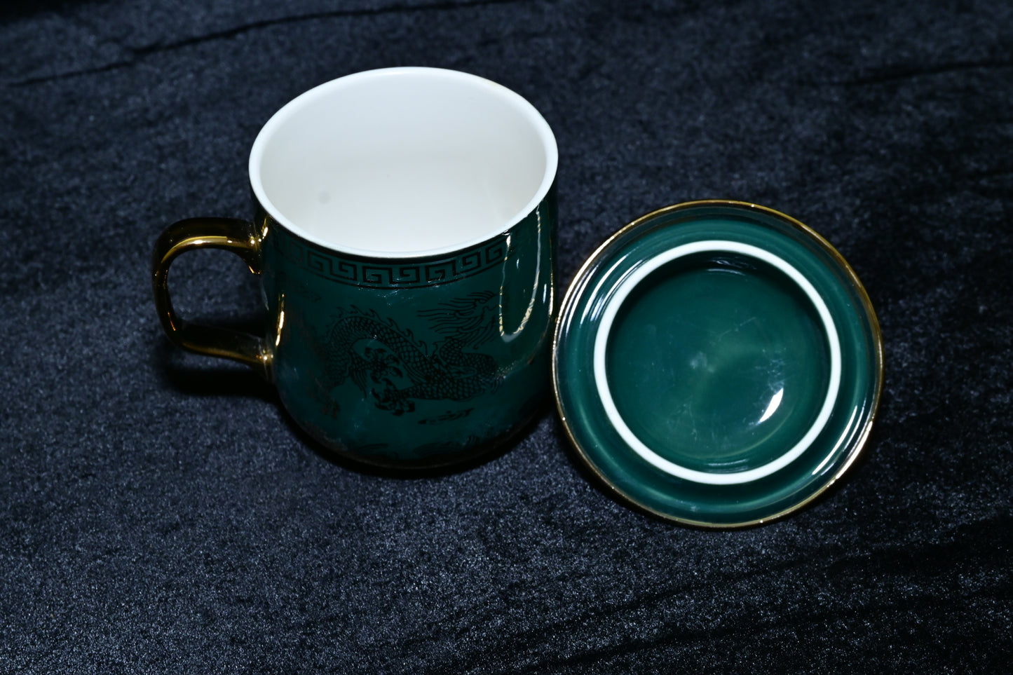 Dragon Design Ceramic Mug with Lid
