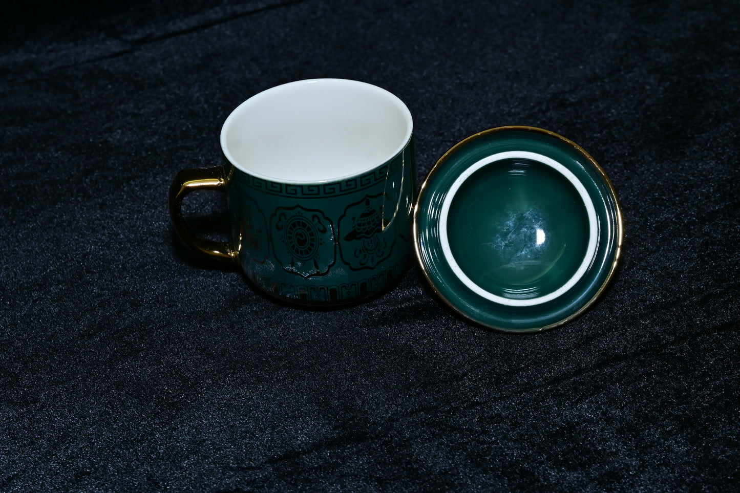 Dragon Design Ceramic Mug with Lid