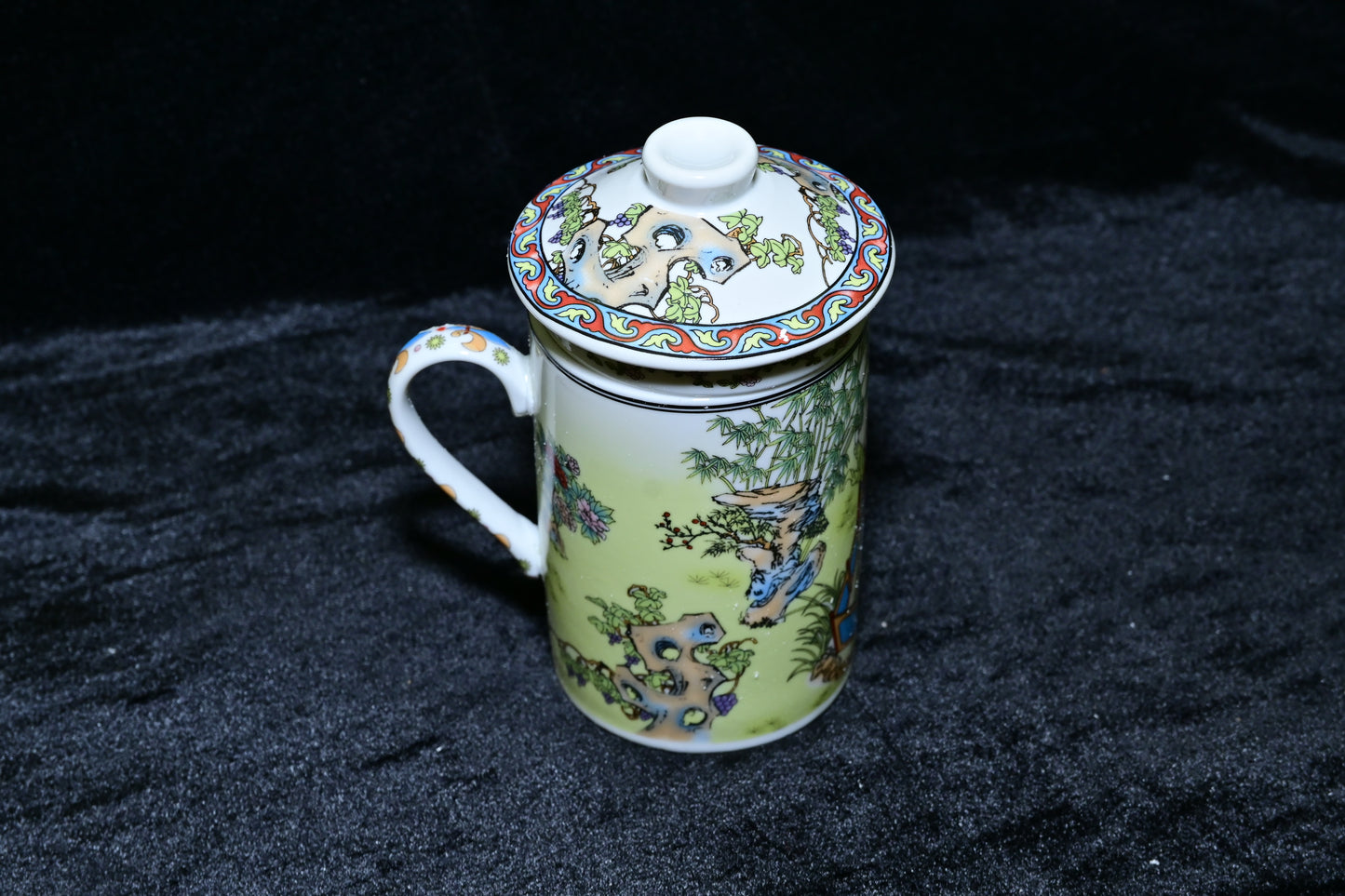 Traditional Tibetan Style Ceramic Tea Mug with Lid and Infuser