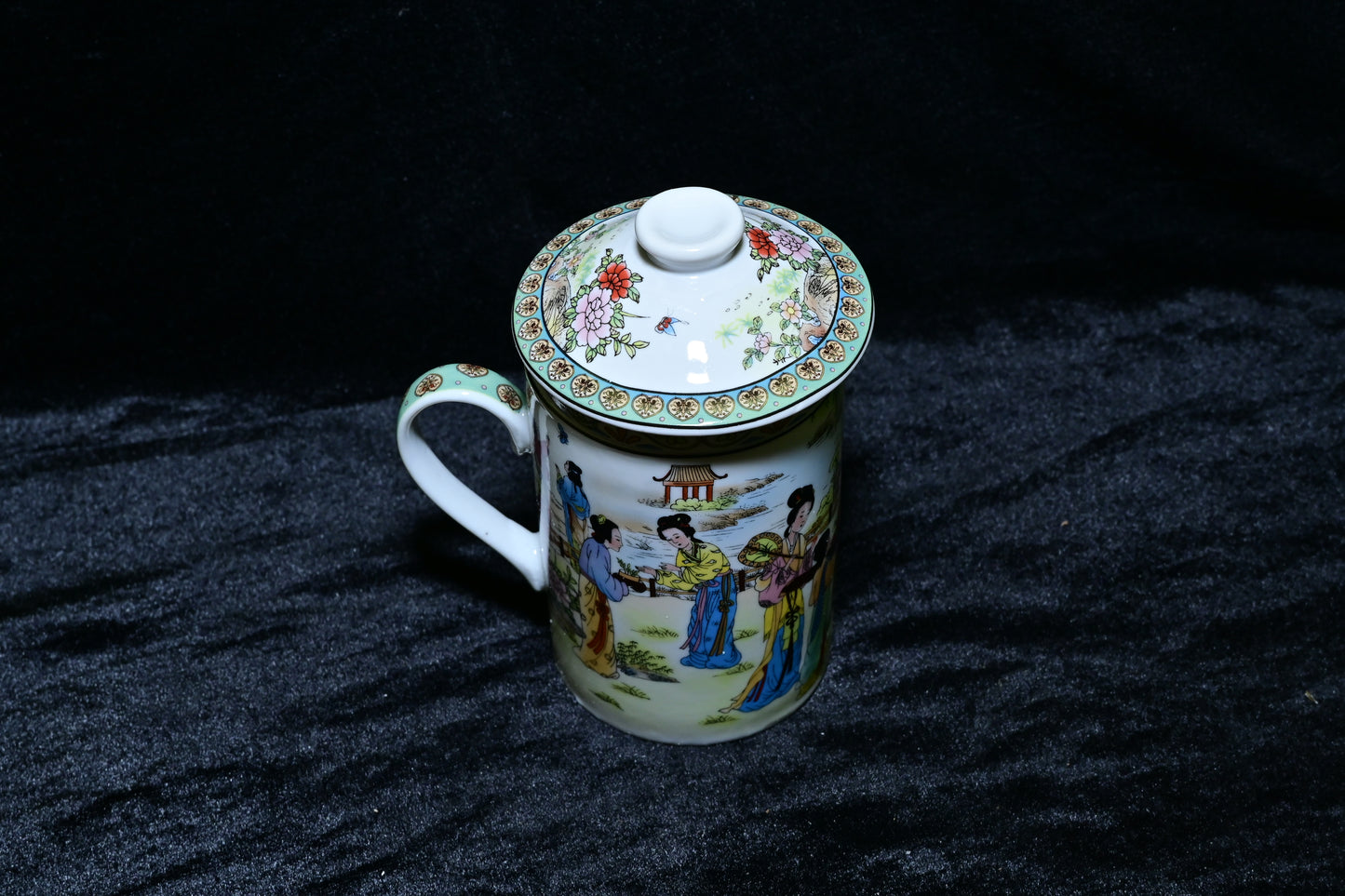Traditional Ceramic Tea Infuser Mug with Lid