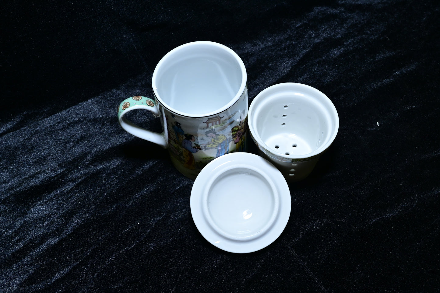 Traditional Ceramic Tea Infuser Mug with Lid