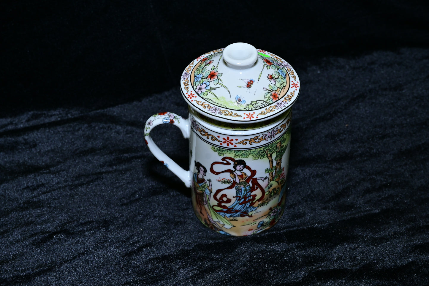 Traditional Ceramic Tea Infuser Mug with Lid