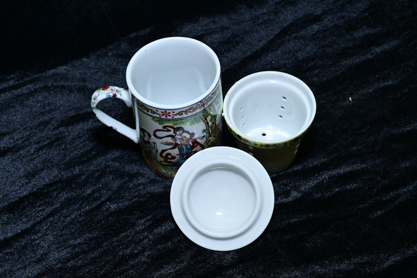 Traditional Ceramic Tea Infuser Mug with Lid