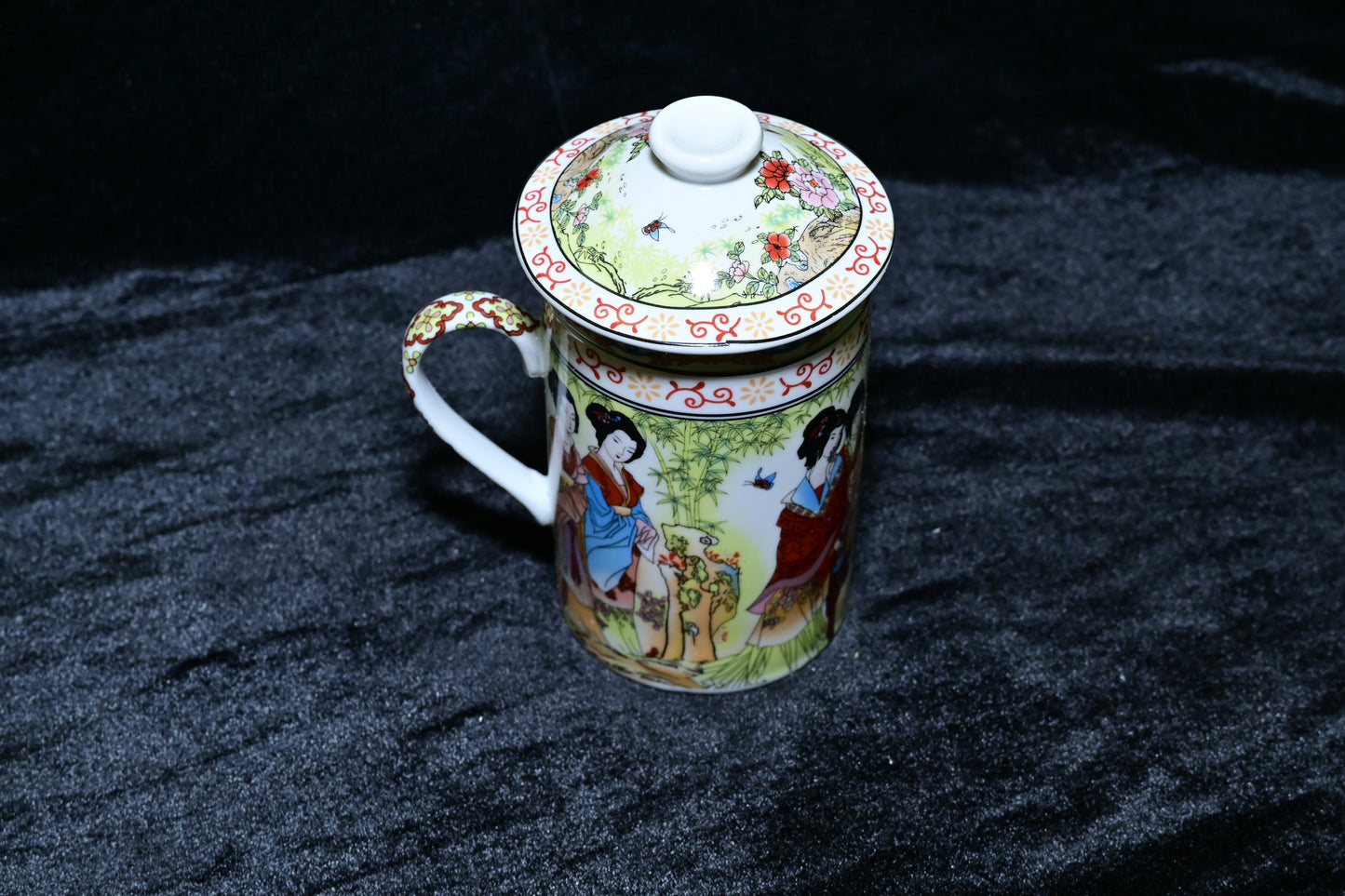Traditional Ceramic Tea Infuser Mug with Lid