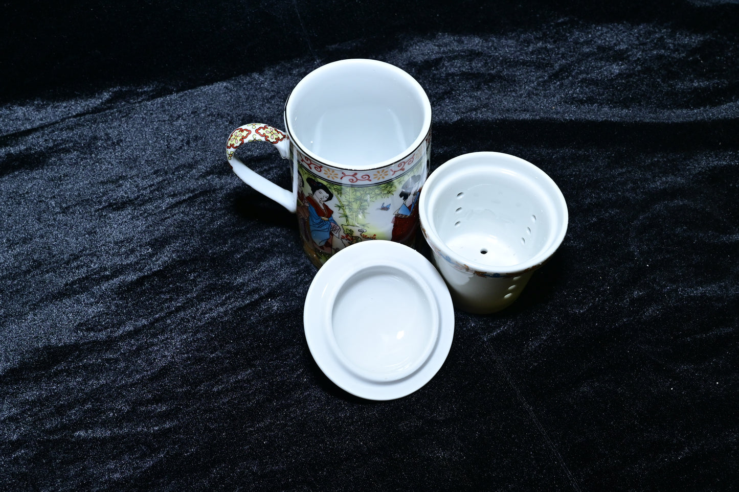 Traditional Ceramic Tea Infuser Mug with Lid