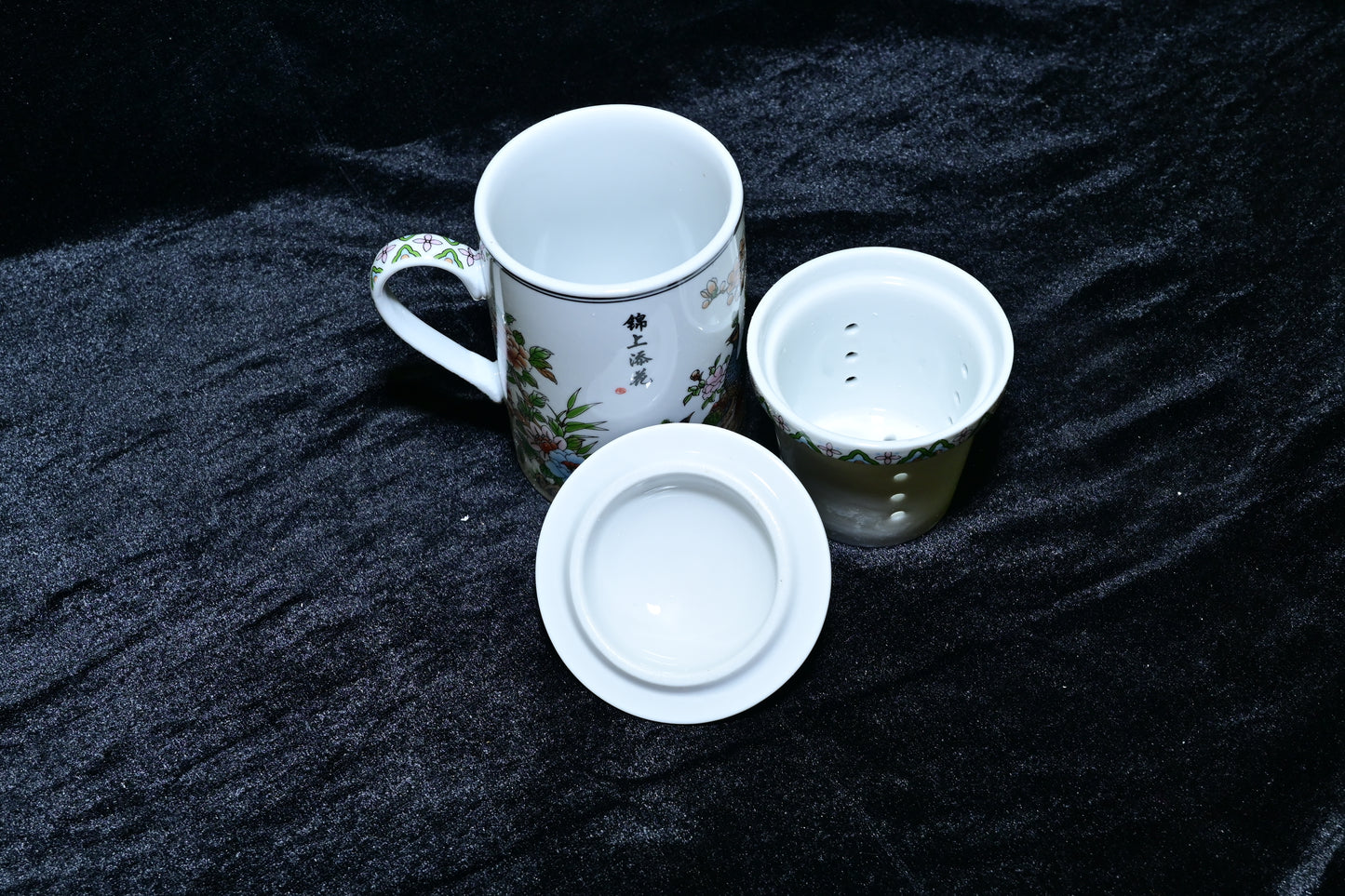 Traditional Ceramic Tea Infuser Mug with Lid