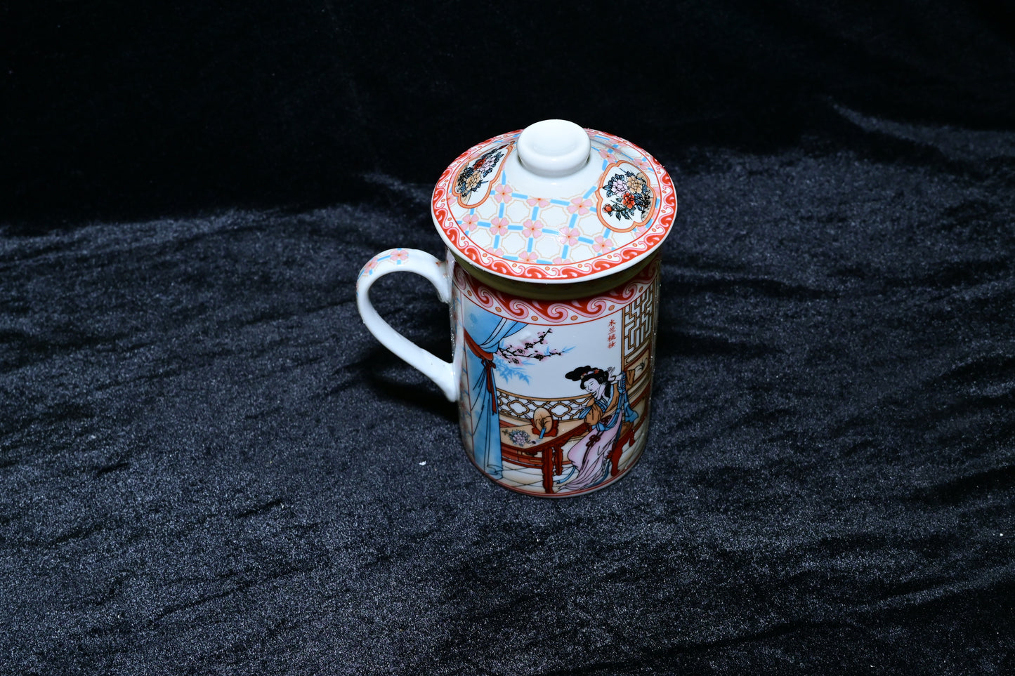 Traditional Ceramic Tea Infuser Mug with Lid