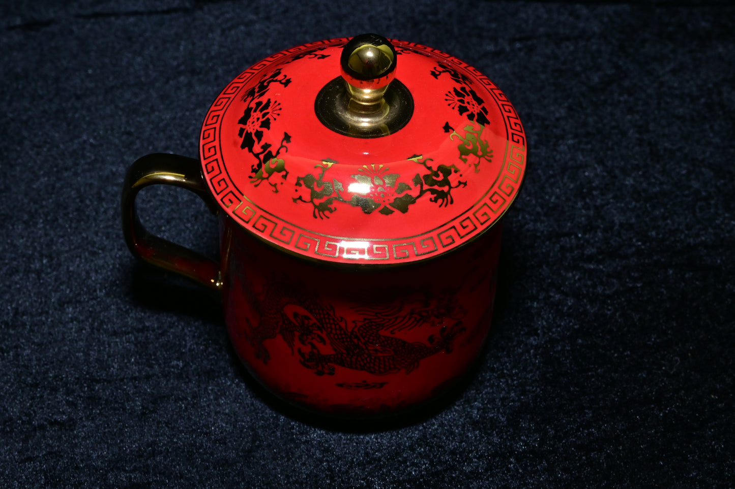 Dragon Design Ceramic Mug with Lid