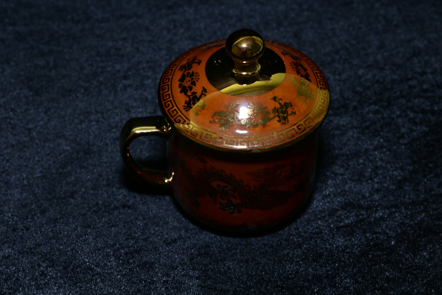 Dragon Design Ceramic Mug with Lid