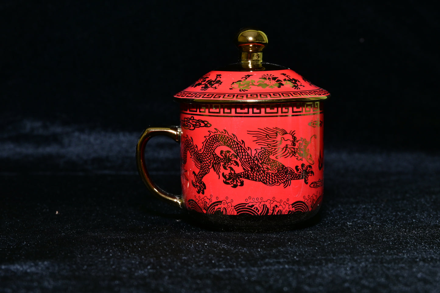 Dragon Design Ceramic Mug with Lid