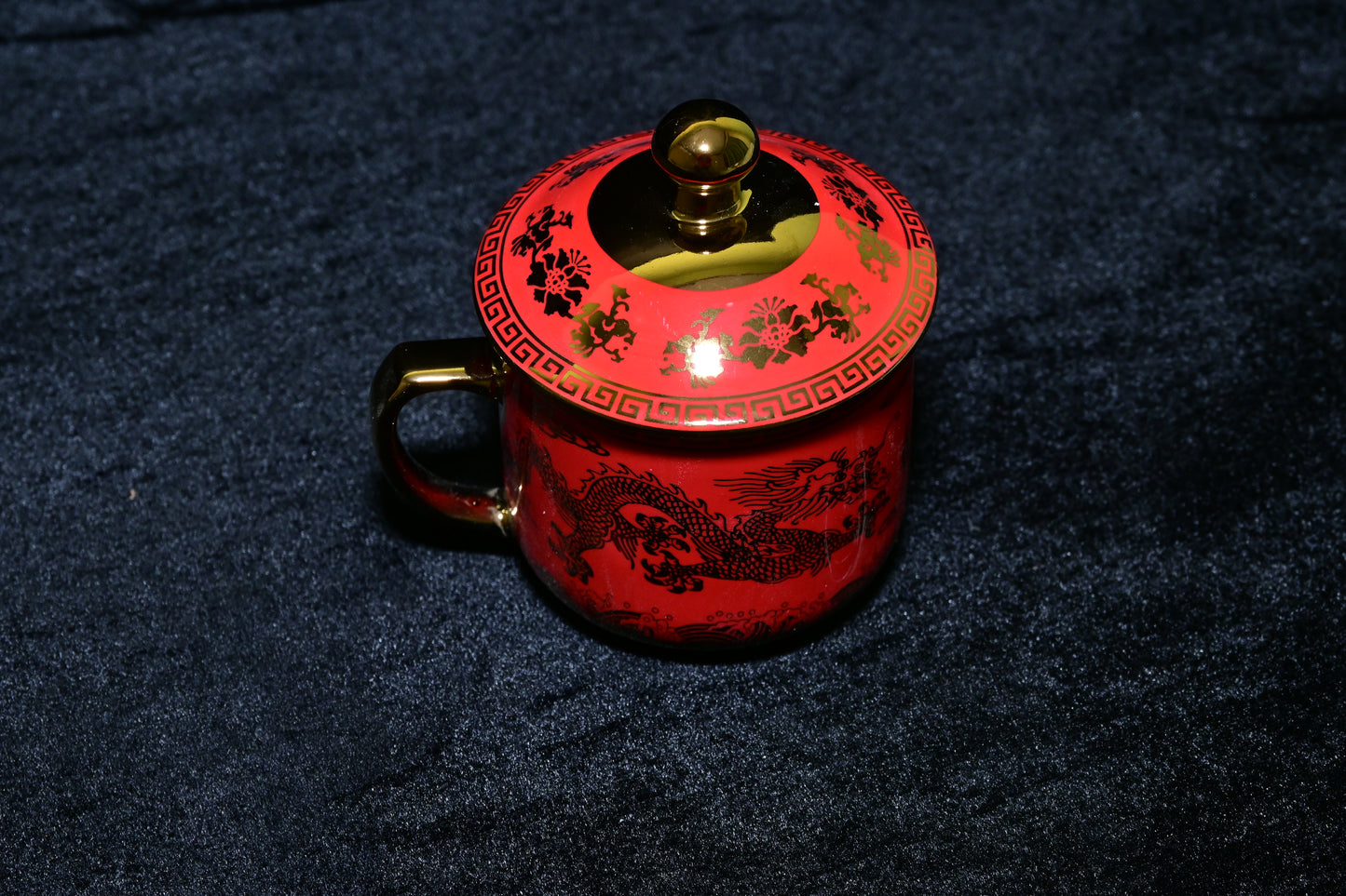 Dragon Design Ceramic Mug with Lid