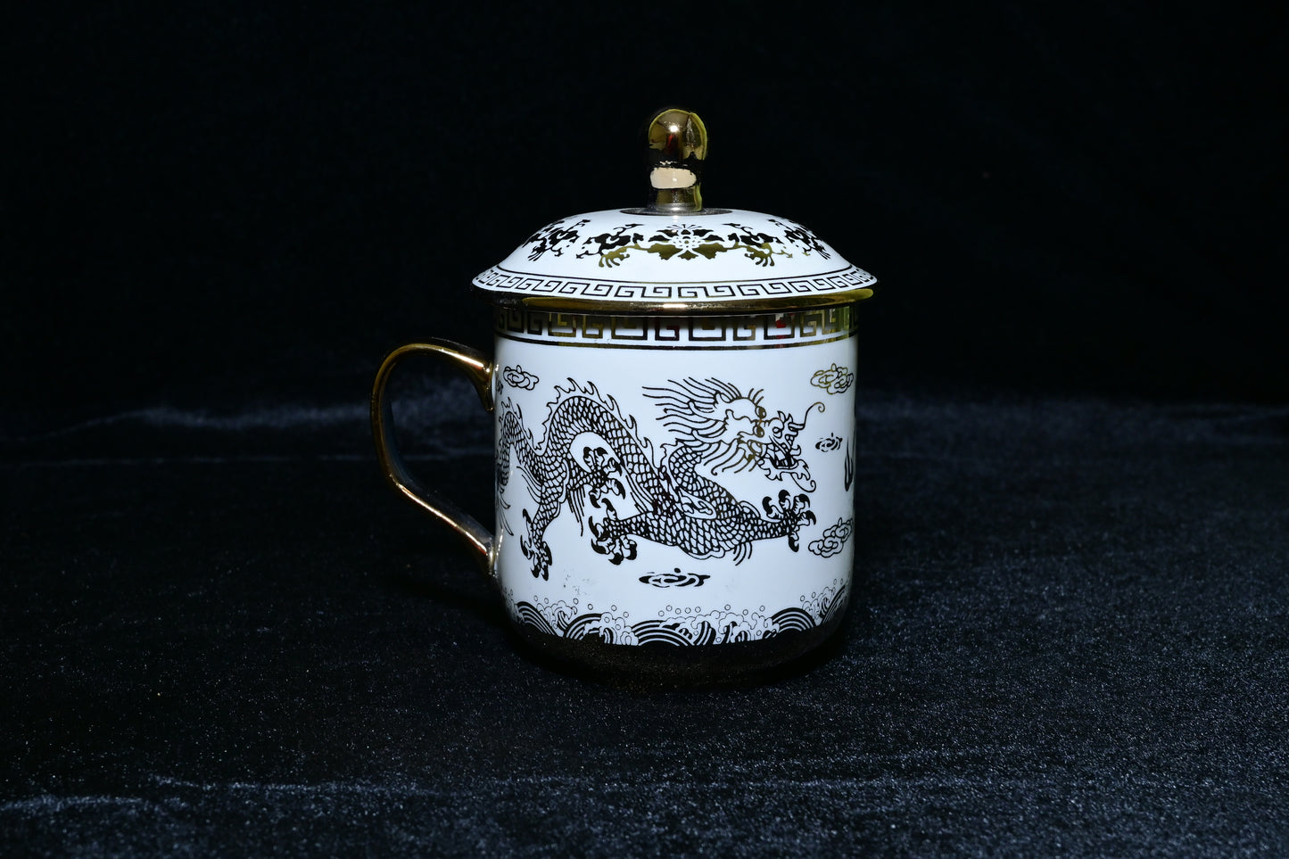 Dragon Design Ceramic Mug with Lid