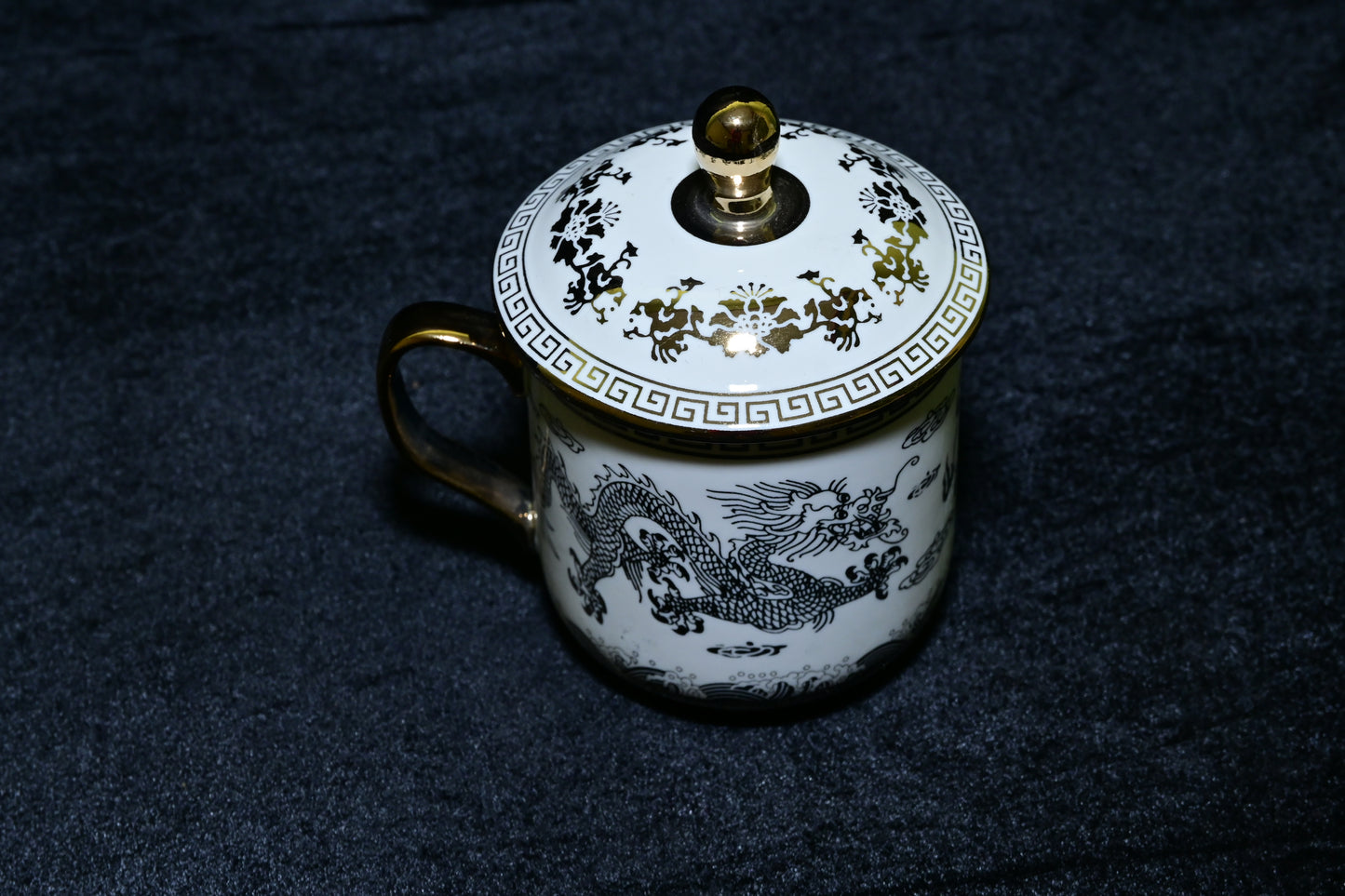 Dragon Design Ceramic Mug with Lid