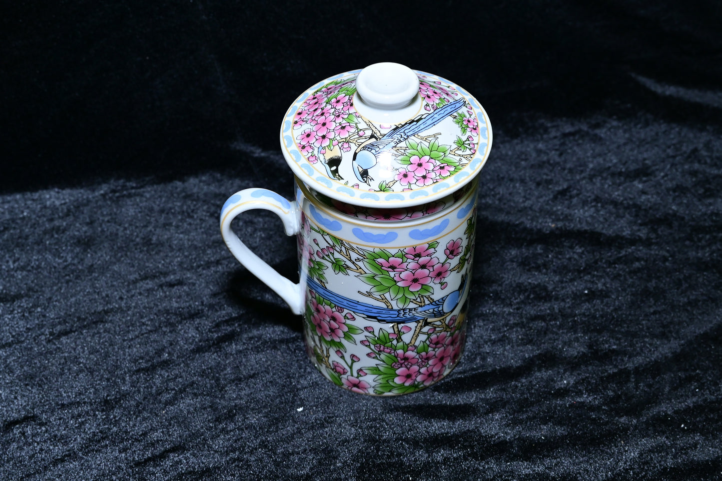 Traditional Ceramic Tea Infuser Mug with Lid