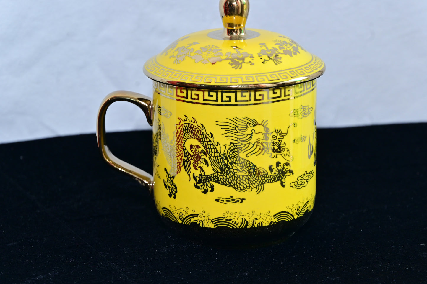 Dragon Design Ceramic Mug with Lid