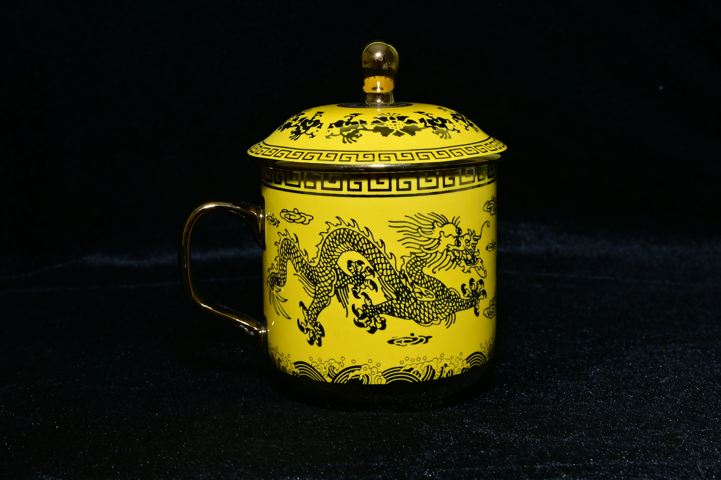 Dragon Design Ceramic Mug with Lid