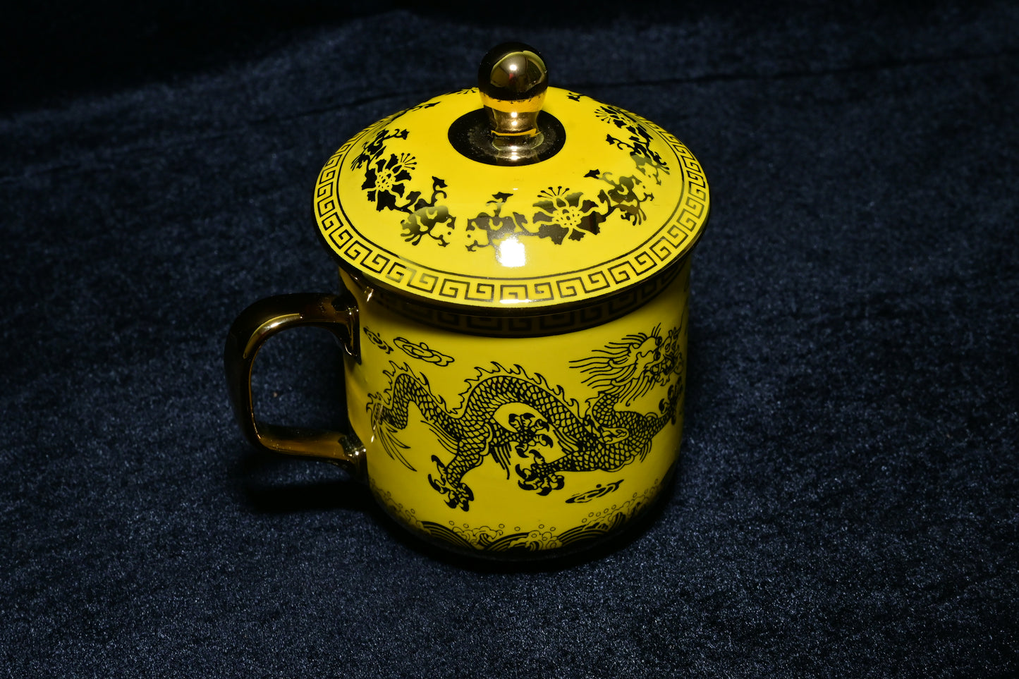 Dragon Design Ceramic Mug with Lid