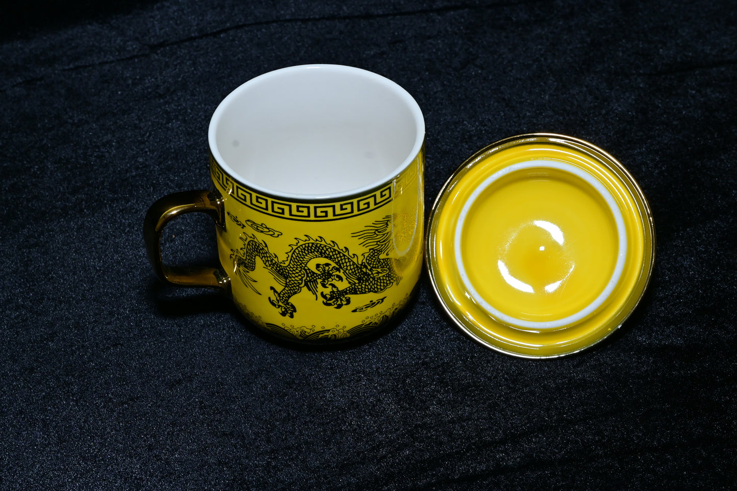 Dragon Design Ceramic Mug with Lid
