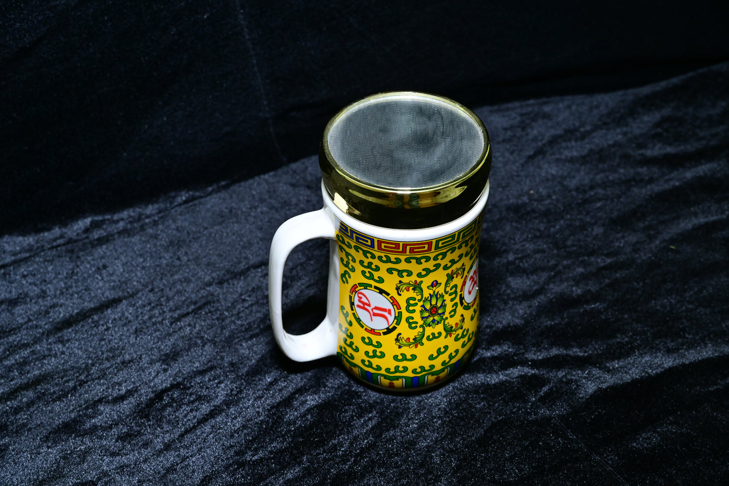 Traditional Design Ceramic Mug with Lid
