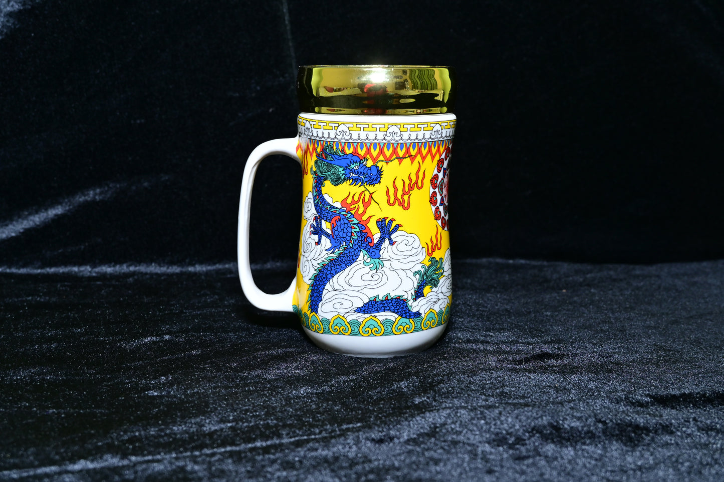 Traditional Dragon Design Ceramic Mug with Lid