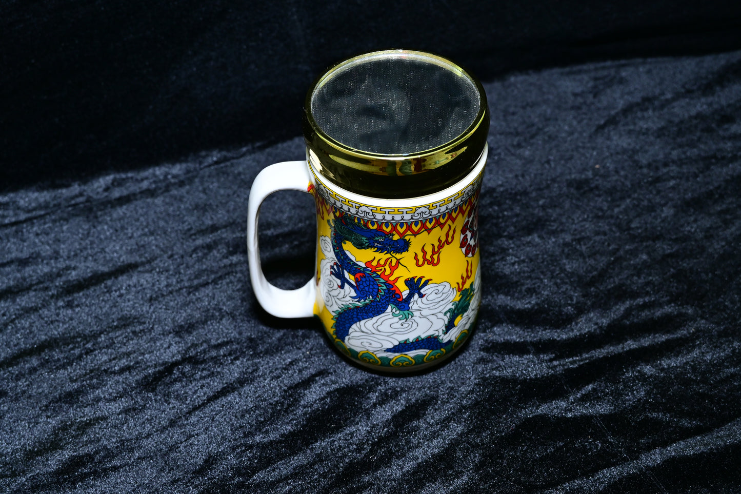 Traditional Dragon Design Ceramic Mug with Lid