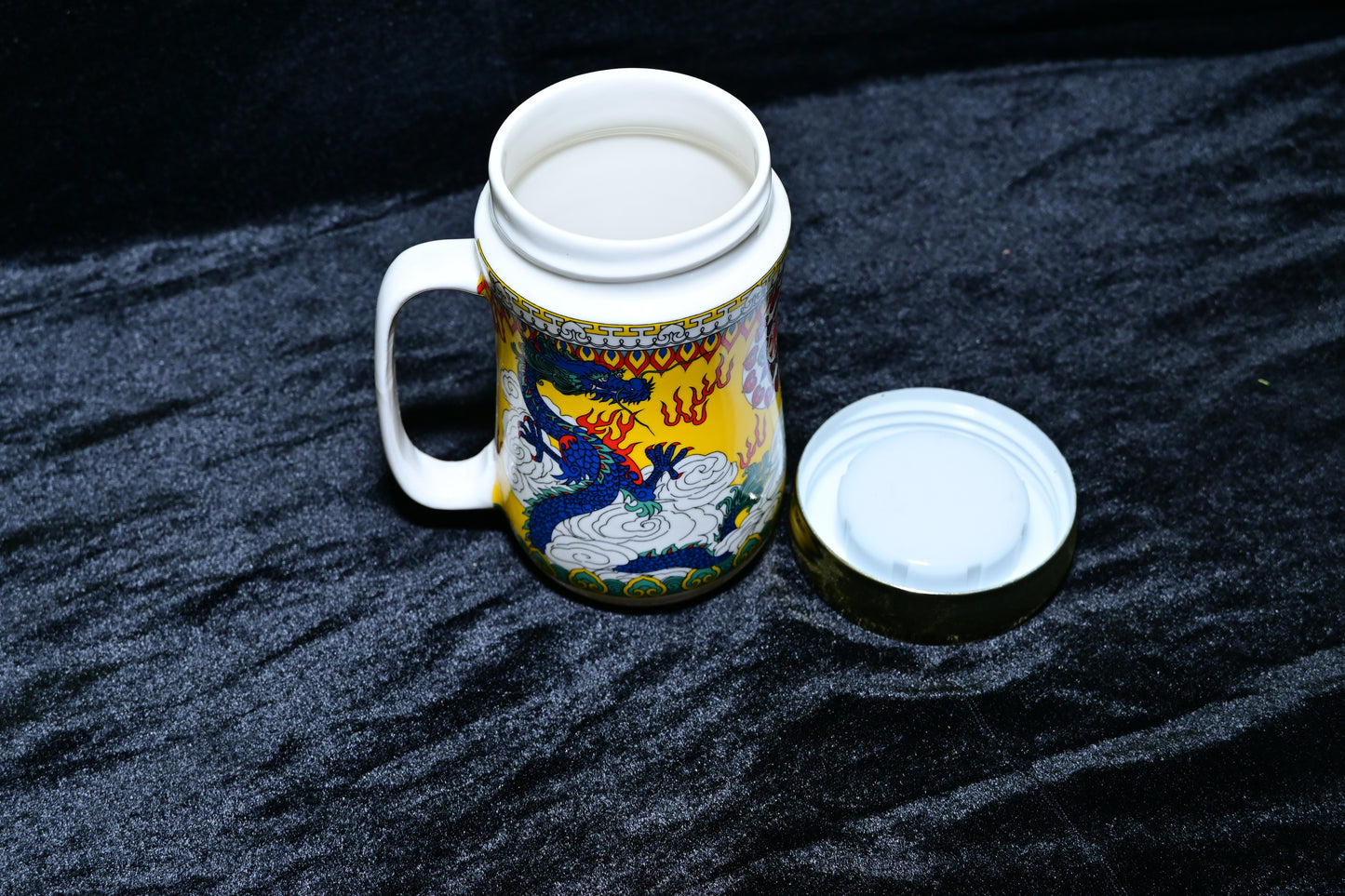 Traditional Dragon Design Ceramic Mug with Lid