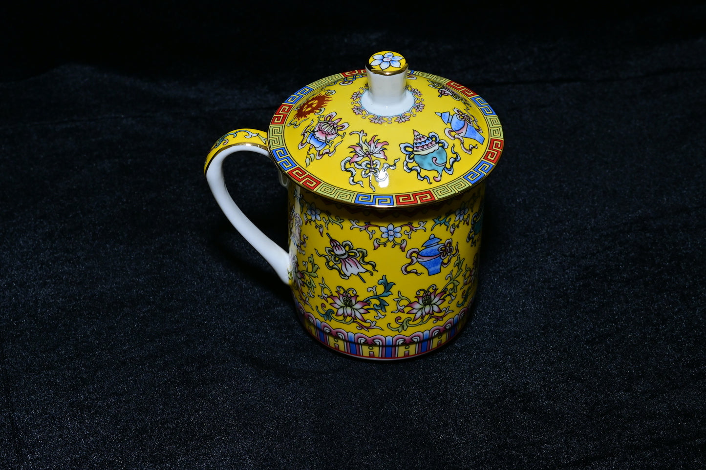 Traditional Tibetan Style Ceramic Tea Mug with Lid