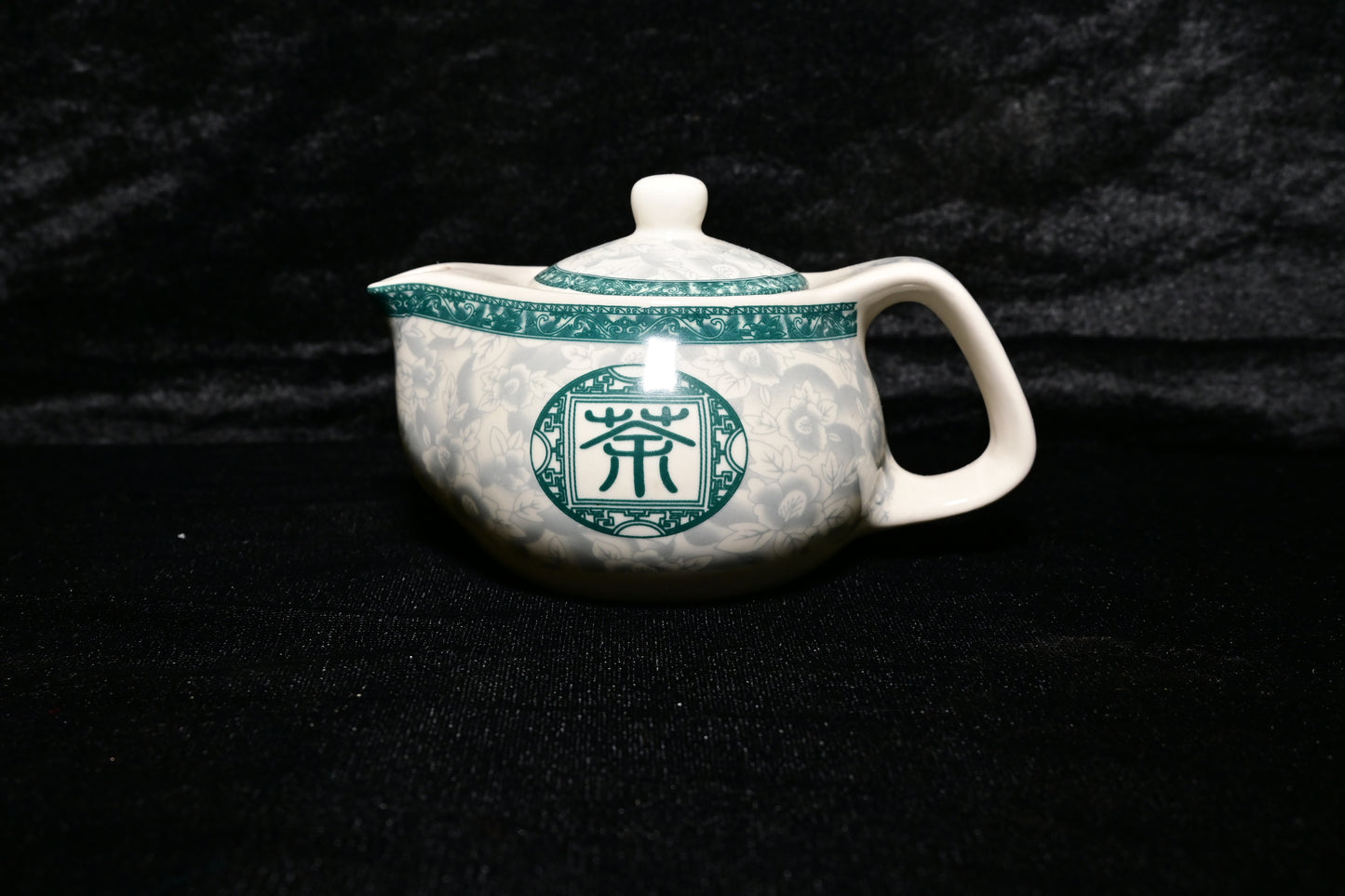 Green Tea Symbol Ceramic Teapot with Infuser
